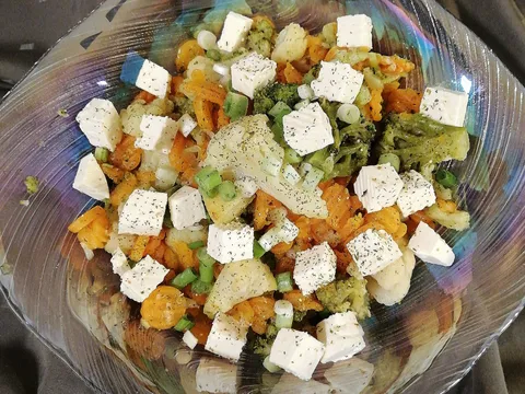Topla salata/prilog od karfiola i brokolija