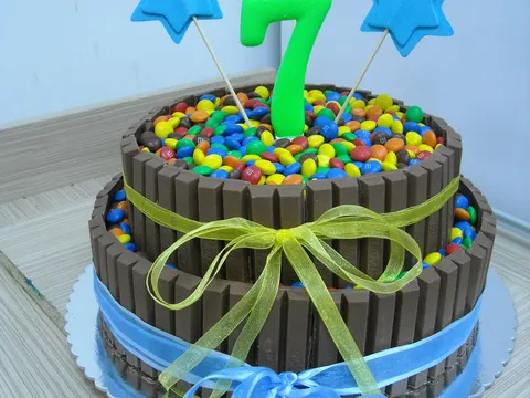 Kit kat rođendanska torta