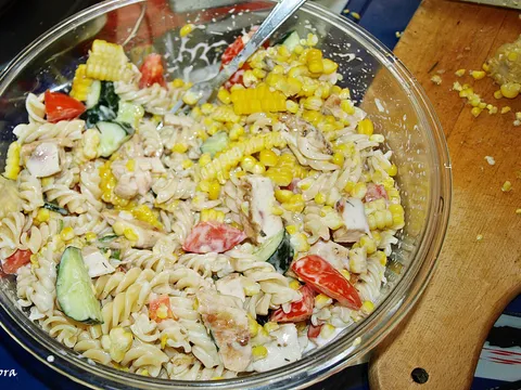 ღ Salata s grillanom piletinom i tjesteninom