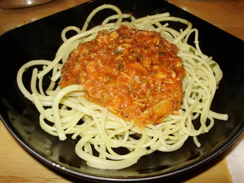 Manistra ( špageti ) s tunjevinom