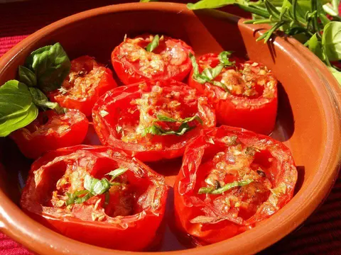 Zapečeni paradajz s parmezanom