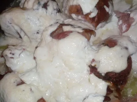 Dimljena butkica u sosu od rena i pavlake, sa krompirima