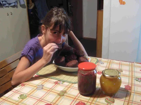 Tijana jede muffinse:)