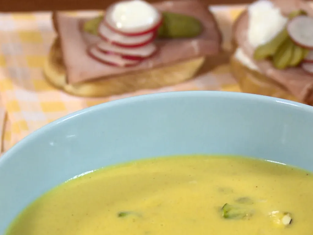 Krem juha od mrkve, đumbira i pistacija s brusketama