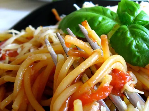 Spaghetti crudi - "sirovi" špageti sa rajčicama by Zoilo