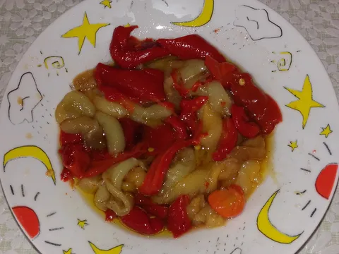 Zimska salata od pečenih paprika