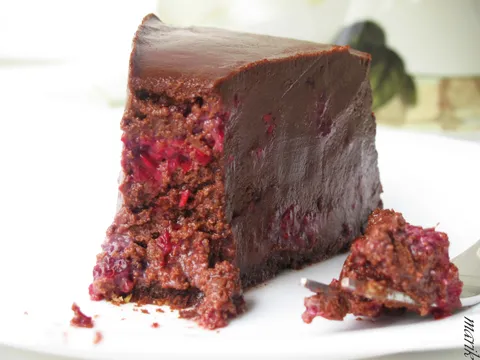 Chocolate cheesecake with raspberry