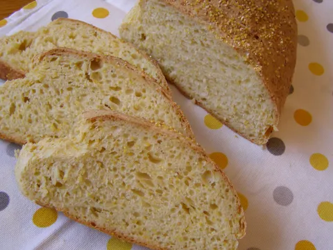 Kruh s kukuruznim grizom