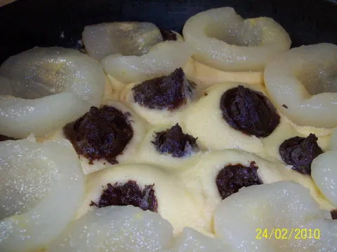 Mramorni kolač sa kruškama &#8211; prije pečenja