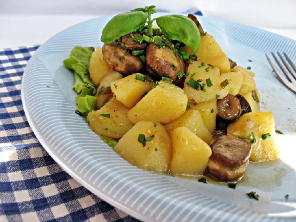 Topla salata od krumpira i šampinjona