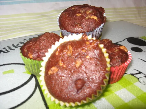 Ljepljivo-čokoladni muffins s višnjama