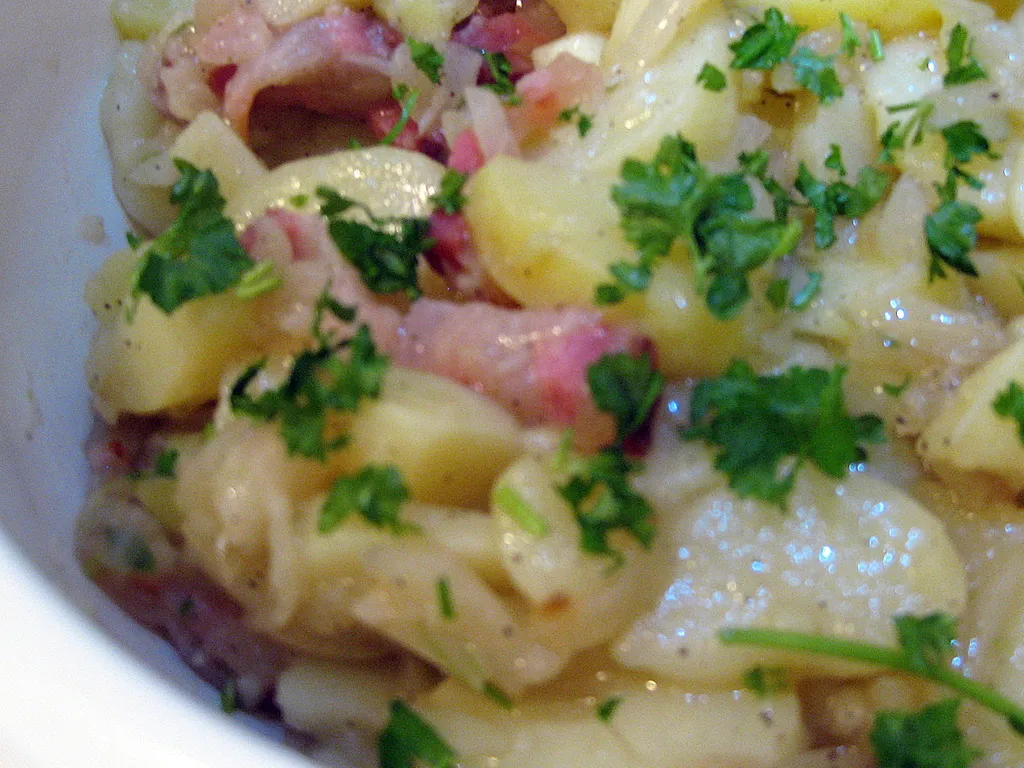 Bayerischer lauwarmer Kartoffelsalat (Bajerska mlaka krompir salata)