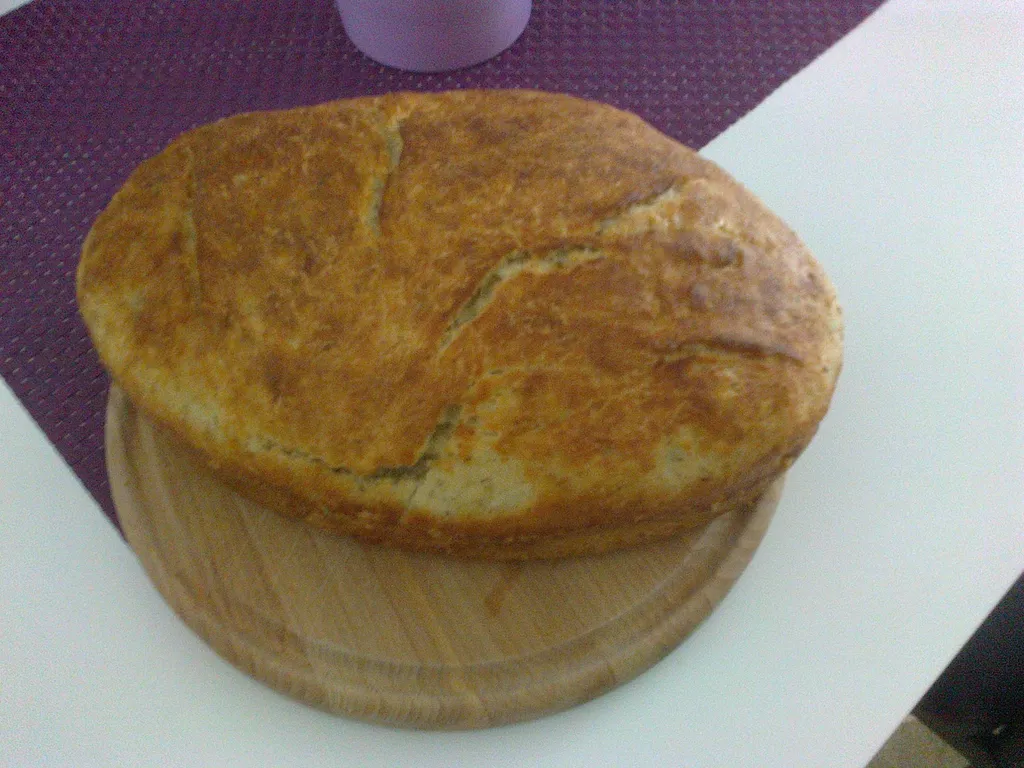 Kruh sa bijelim, heljdinim i pšeničnim brašnom
