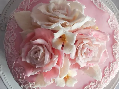 Dekoracija, ruže i čipka
