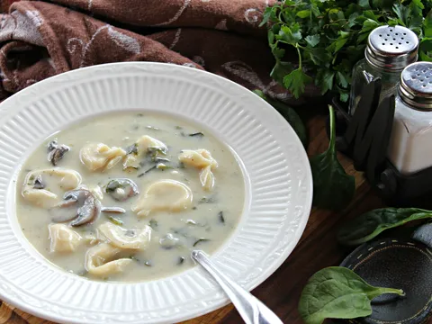 Tortellini-Spinach- Mushroom soup...