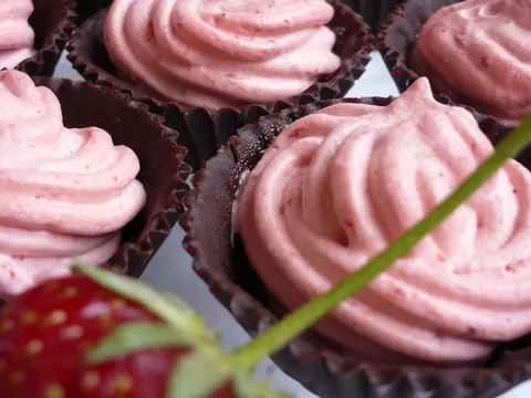 Strawberries Filled Chocolate Cups by Palachinka