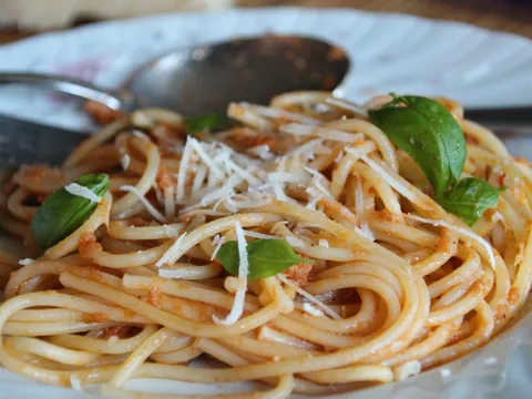 Špageti s rajčicom i tunom