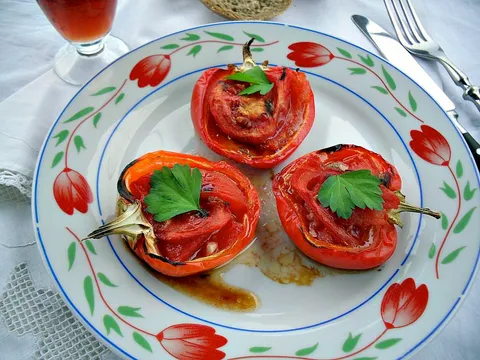 Paprike pečene sa paradajzom i inćunima