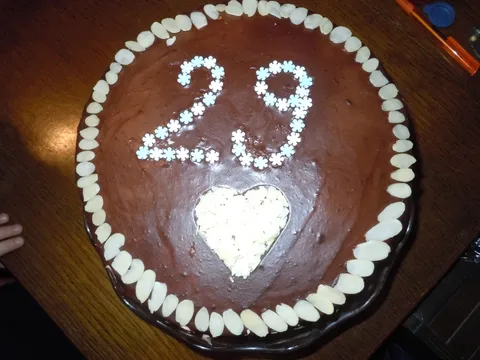 Čokoladna Smarties rođendanska torta