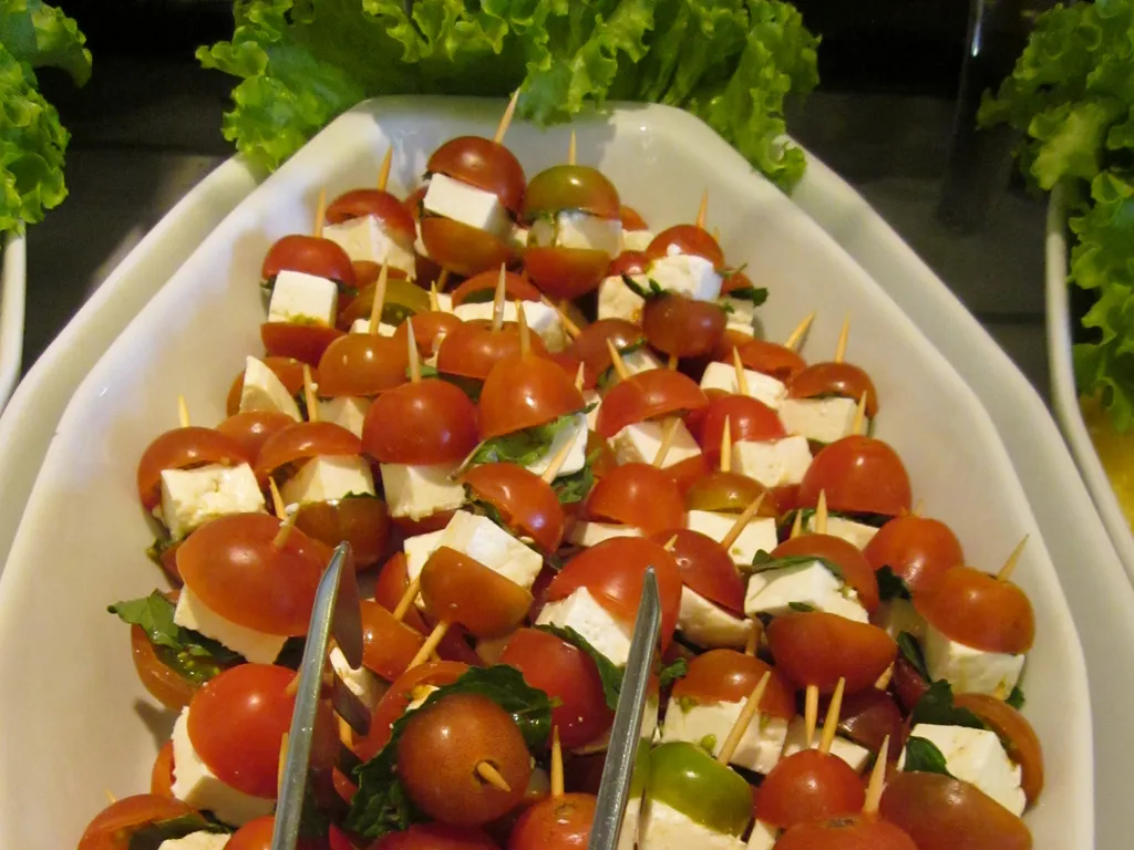 Salata od malih paradajza i bijelog sira