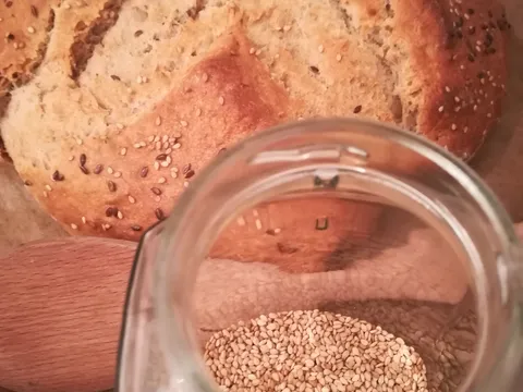 Raženi kruh sa sjemenkama