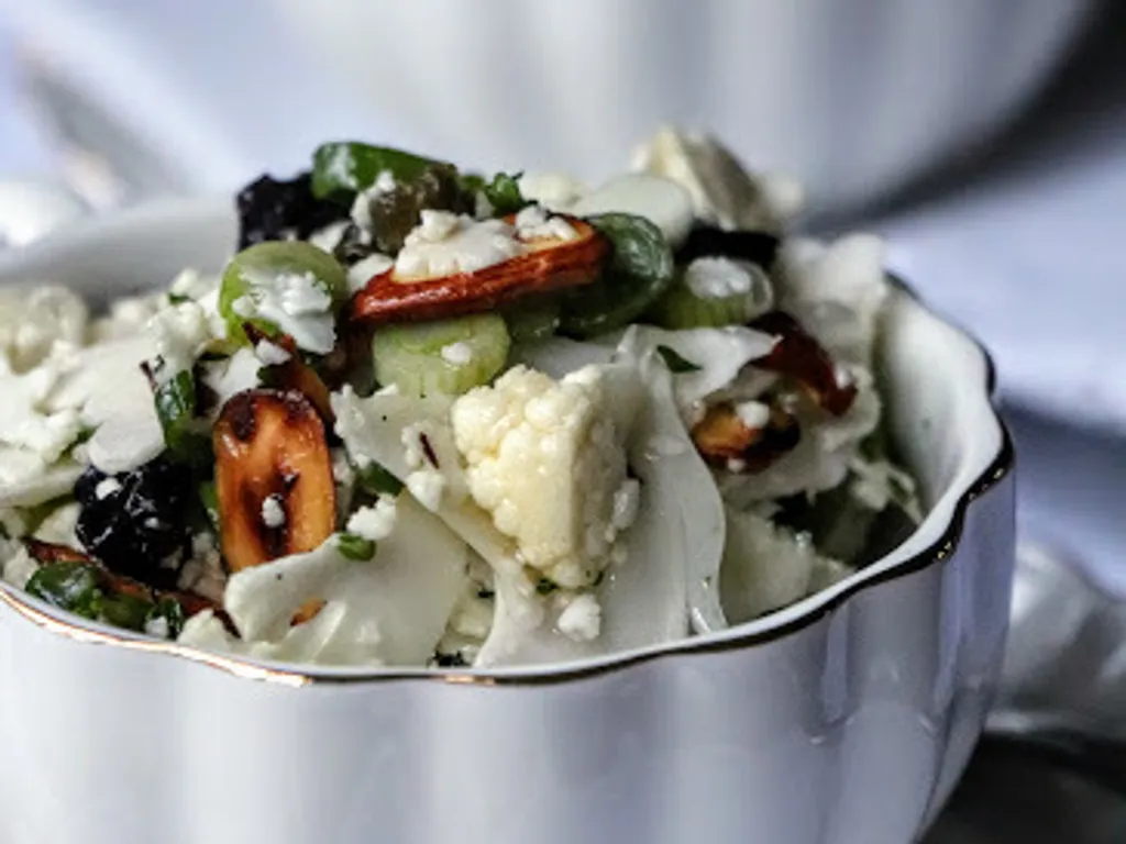 Salata od karfiola ( cauliflower slaw )