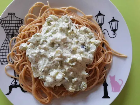 Brzi mirisni špageti s hrenom i brokulom