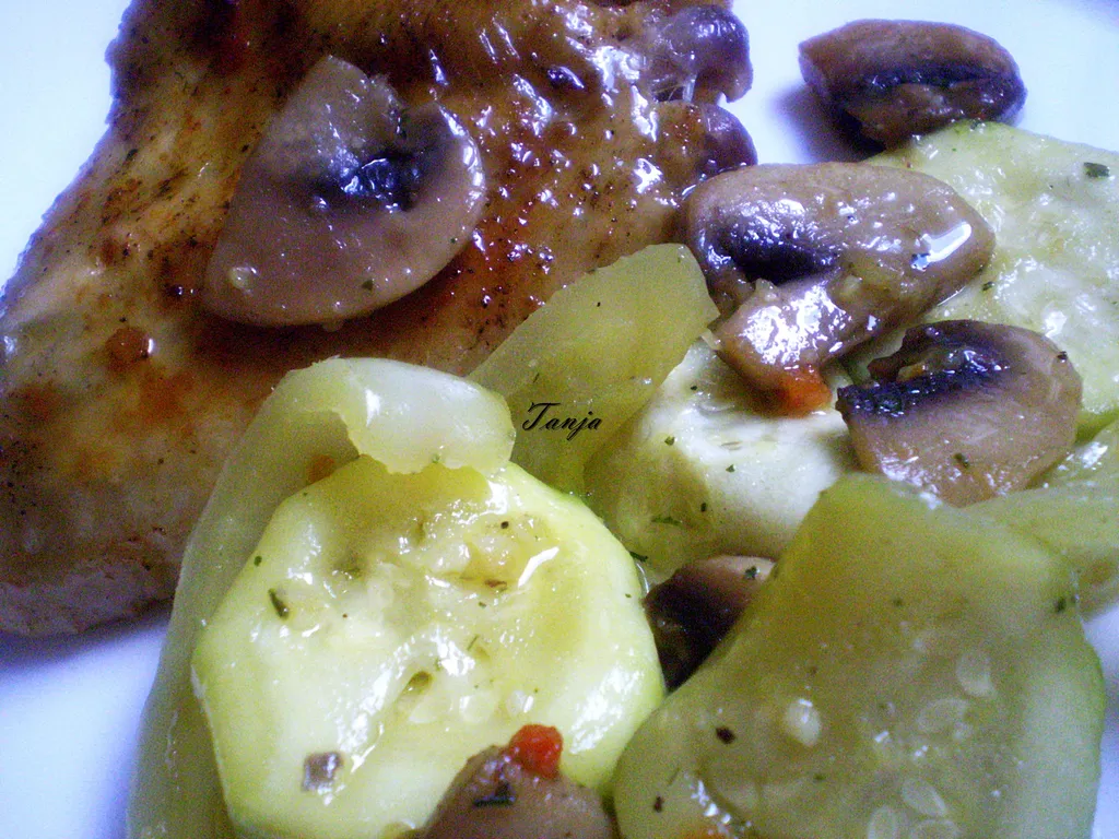 Marinin ručak (Piletina s prženim povrćem)