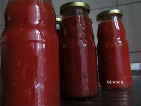 Mleveni paradajiz u flašama