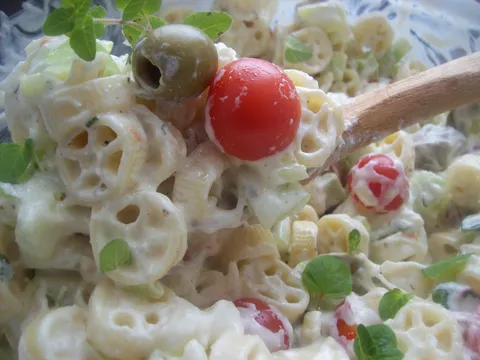 Salata od tjestenine na grčki način