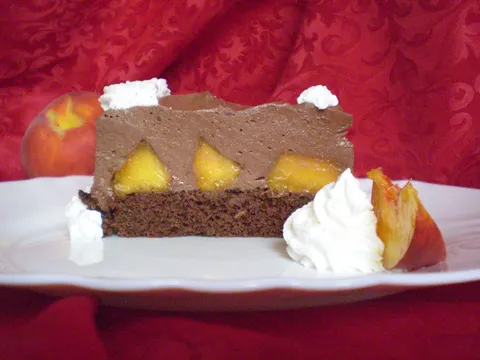 Pjenasta torta od čokolade i breskve