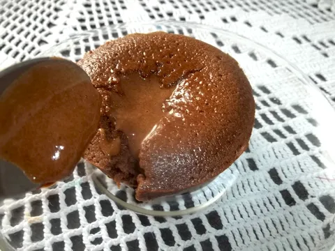 Čokoladni sufle sa ružinom vodicom