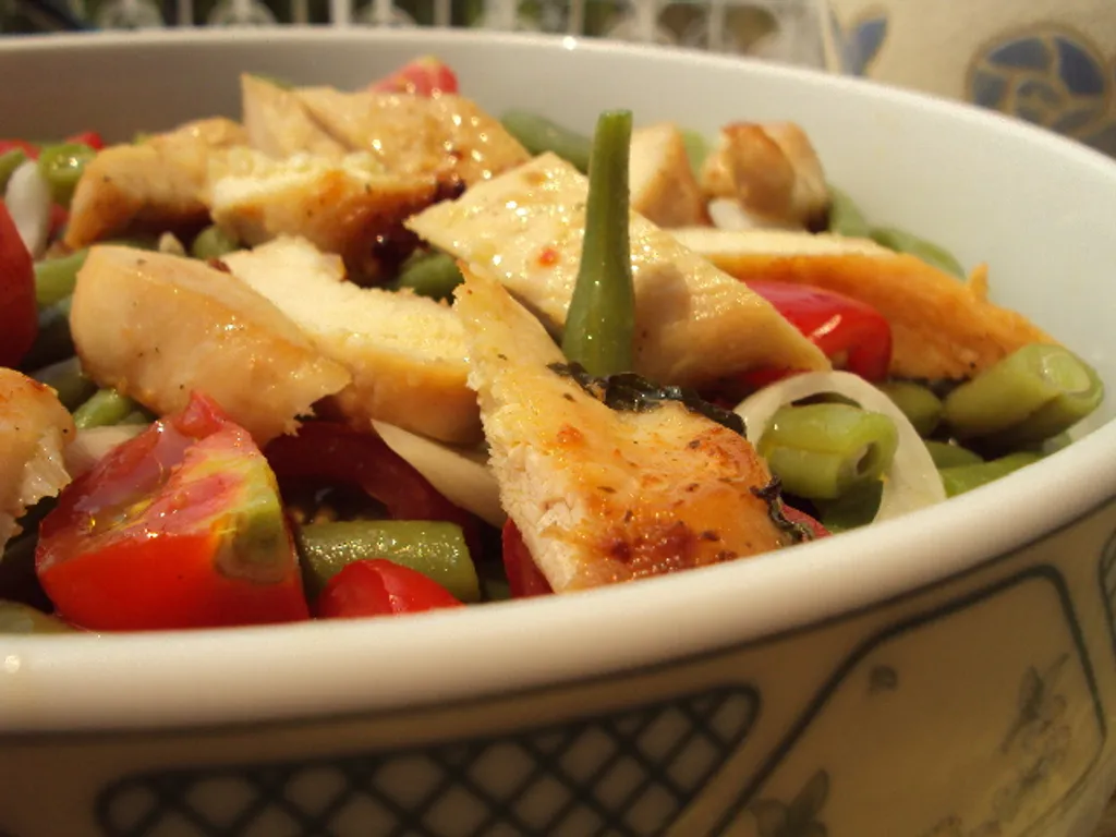 Salata od piletine i zelenih mahuna