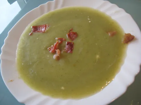 Krem juha od batata, brokule i poriluka