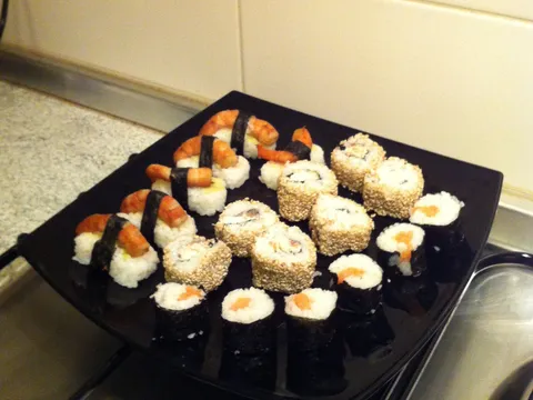 Sushi by amaere