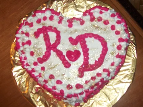 torta  srce-poklon  za  vljubenite  R  i  D