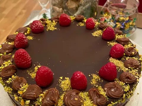 Cokoladna torta sa malinom i marcipanom Johanna Lafera