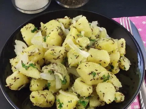 Topla krompir salata sa kimom