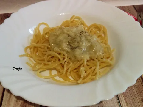 Špagete s umakom od tikvice