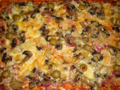 Mamino tijesto, moja Pizza :))