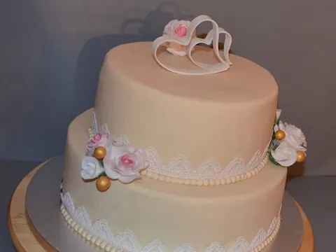 Malo drugačija svadbena torta