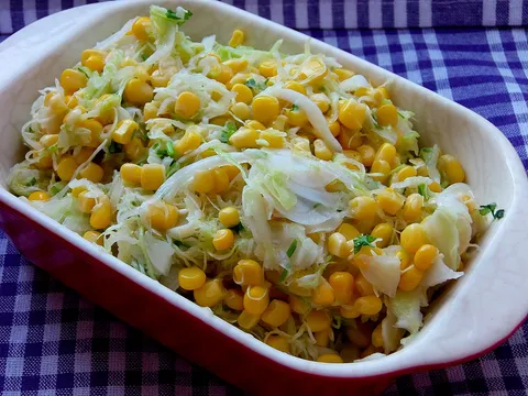 Salata od kupusa i kukuruza