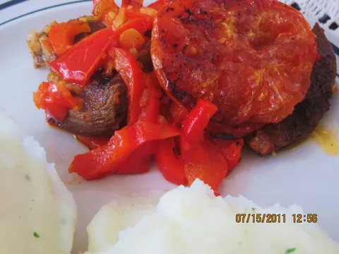 Grilovano meso sa paprikom i paradaizom