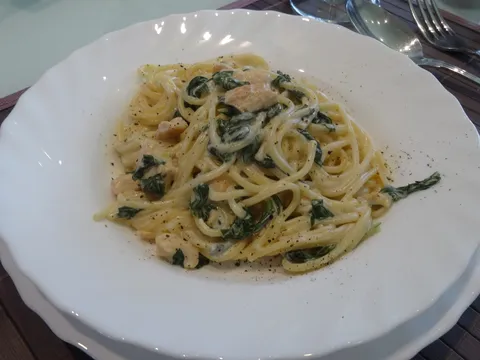 Špageti sa piletinom, gorgonzolom i špinatom