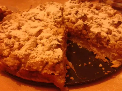 Apple and Ginger Crumble Pie