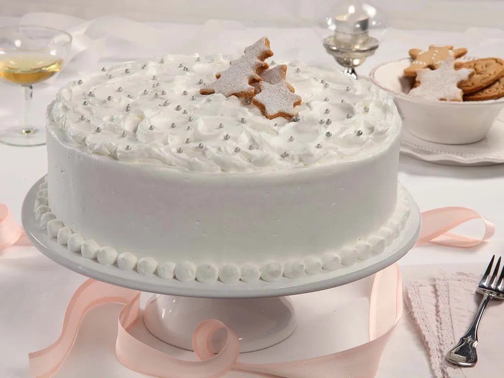 Snježnobijela svečana torta