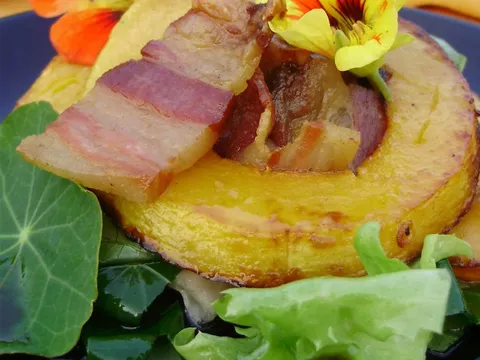 Salata od dragoljuba i endivije s prženom bundevom i slaninom