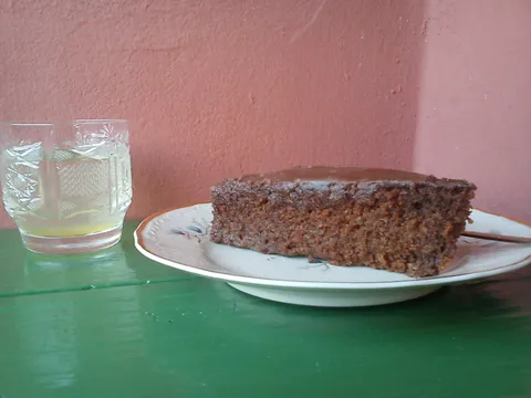 sočna torta od rogača s kakaom