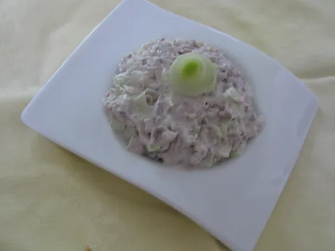 Salata od govedine sa renom i prazilukom