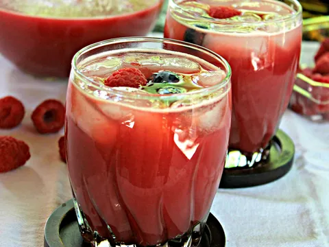 Watermelon-berry drink